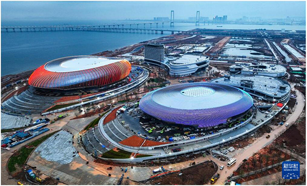 拉维亚开赛8分钟离场，球迷：他是我见过最易受伤的球员之一